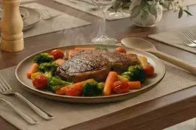 repas-cuisson-basse-temperature-sous-depression-vitalid (3) Assiette de viande et légumes cuits en cuisson basse température avec texture tendre et homogène